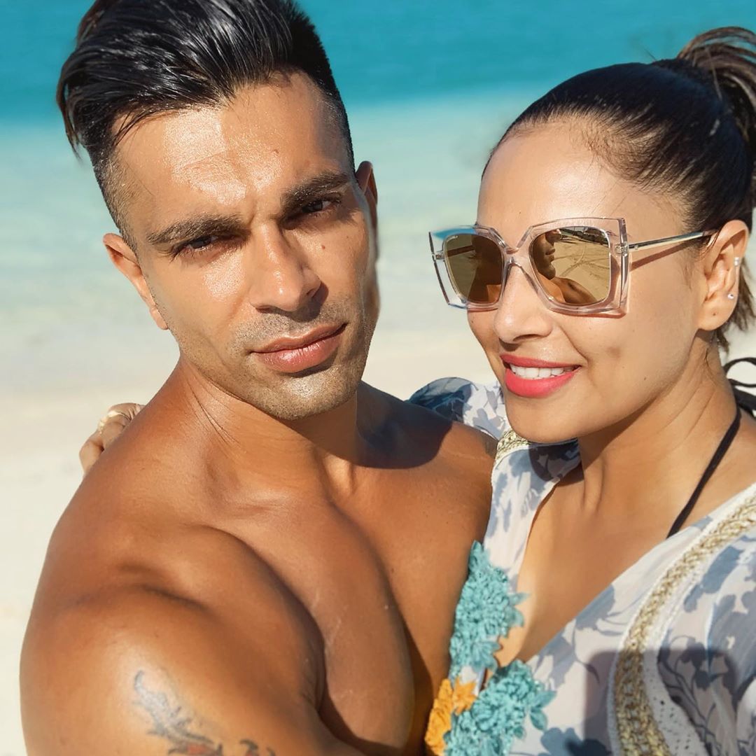 Power couple Karan & Bips enjoying beach vacation